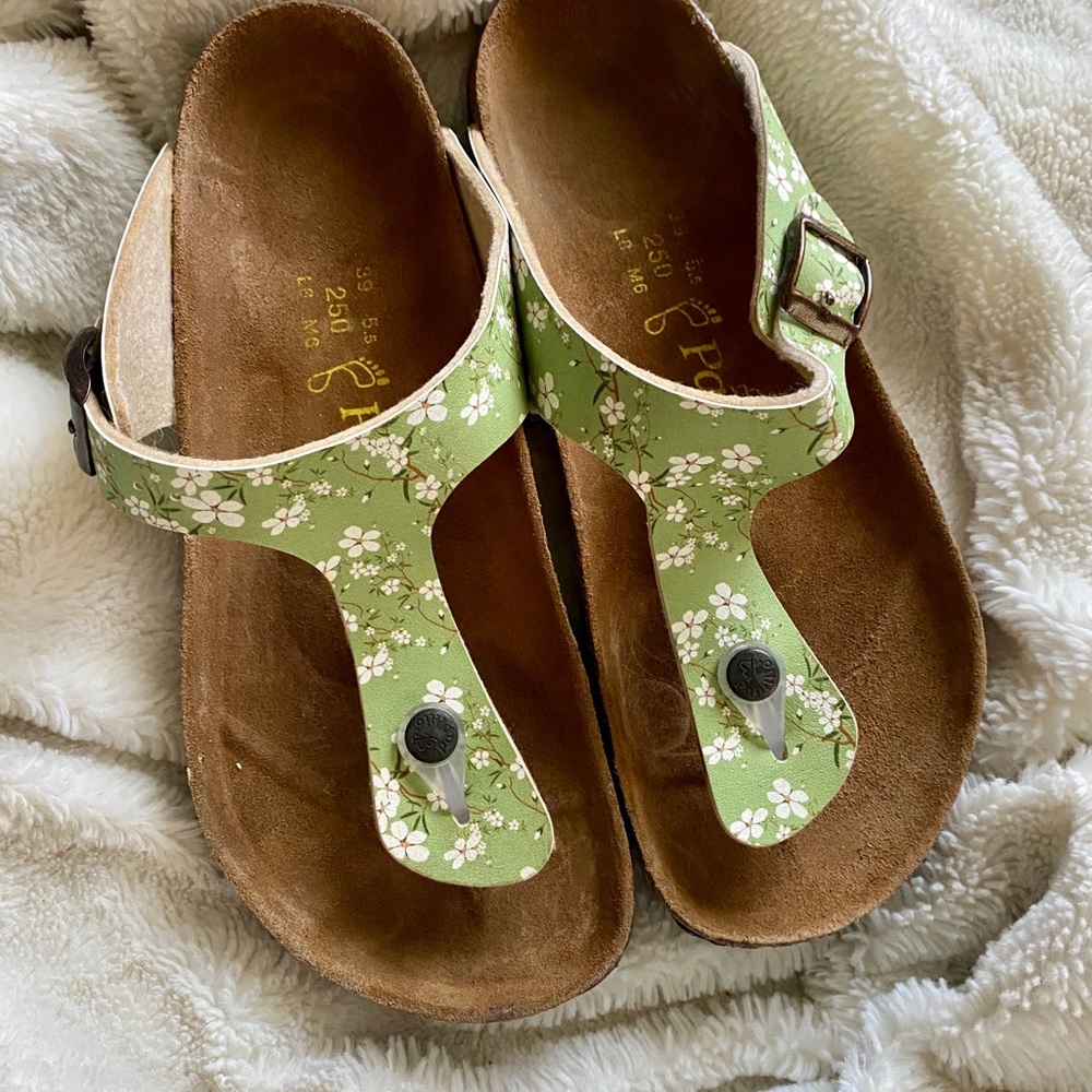 Papillio Bieberkenstock green floral tea strap sandals size 8-8.5